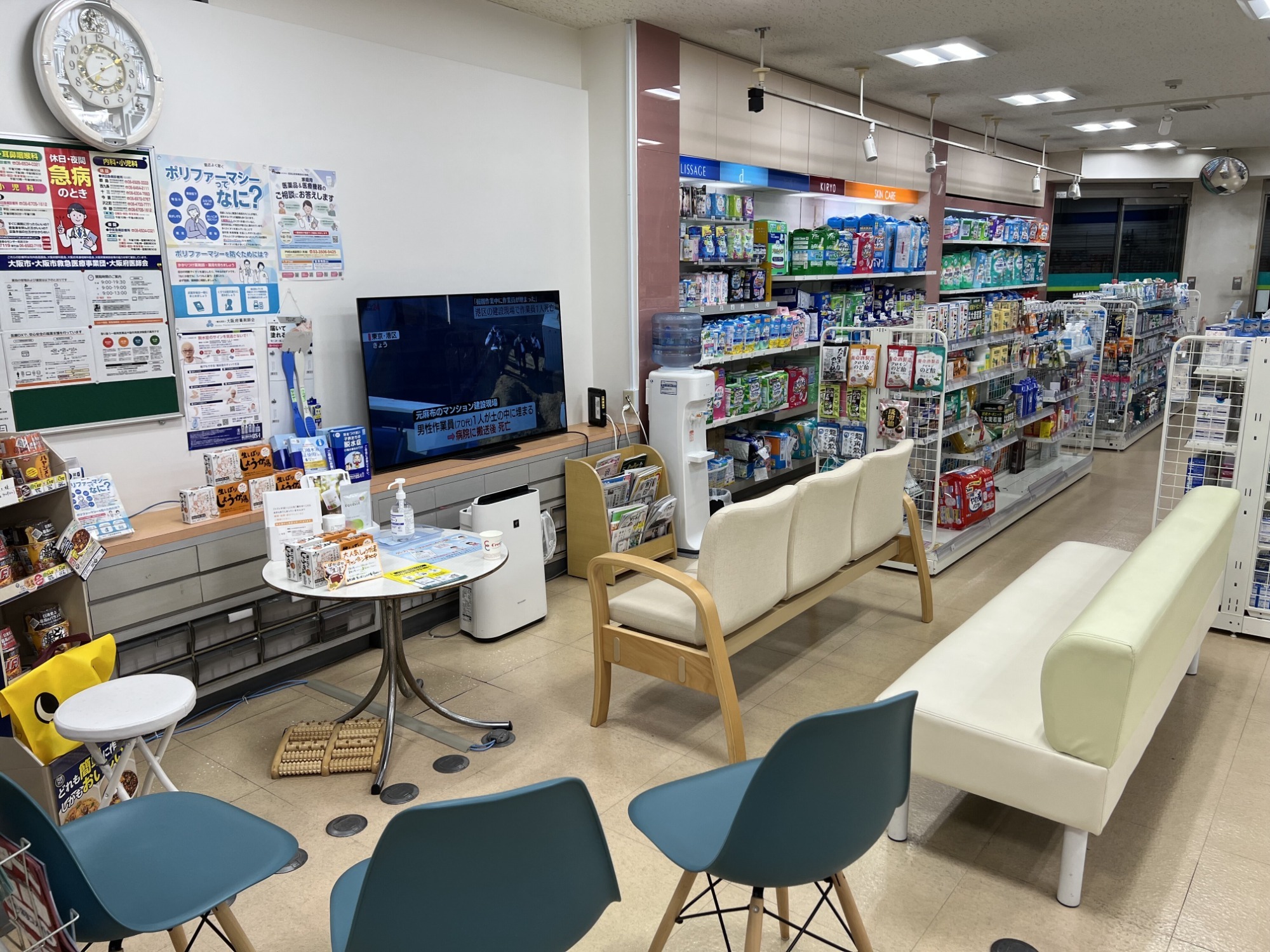 ツルヤ薬局 待合スペース